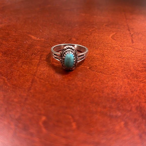 Ring 💍 - Picture 3 of 3